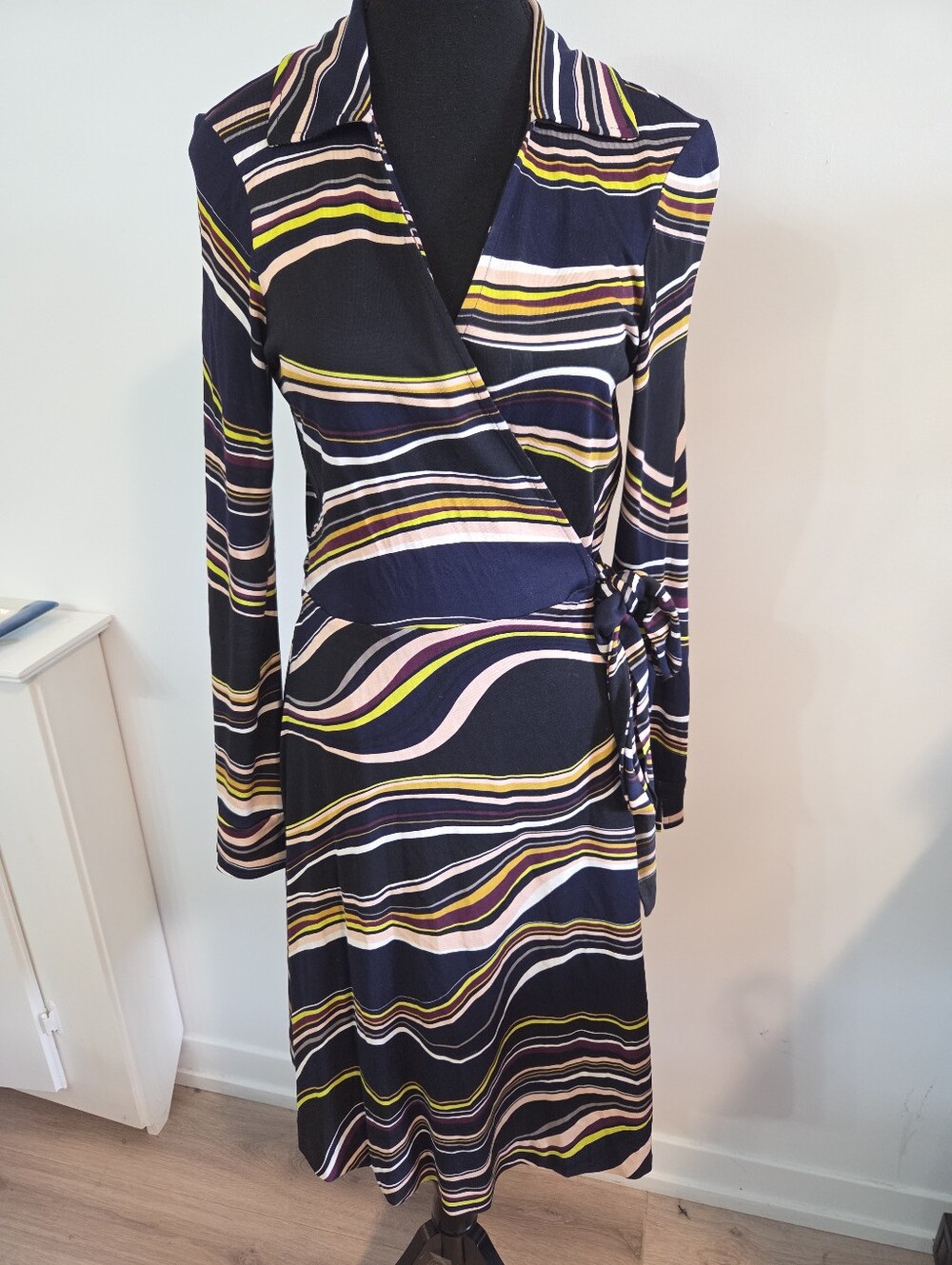 Diane von Furstenberg jersey silk wavy patterned wrap dress Sz 10